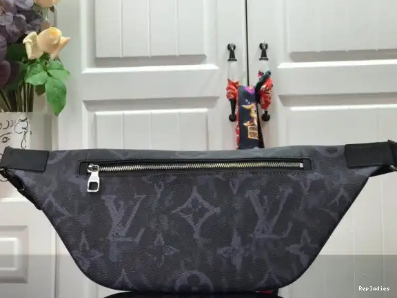 Rep ladies DISCOVERY LOUIS VUITTON BUMBAG 0630